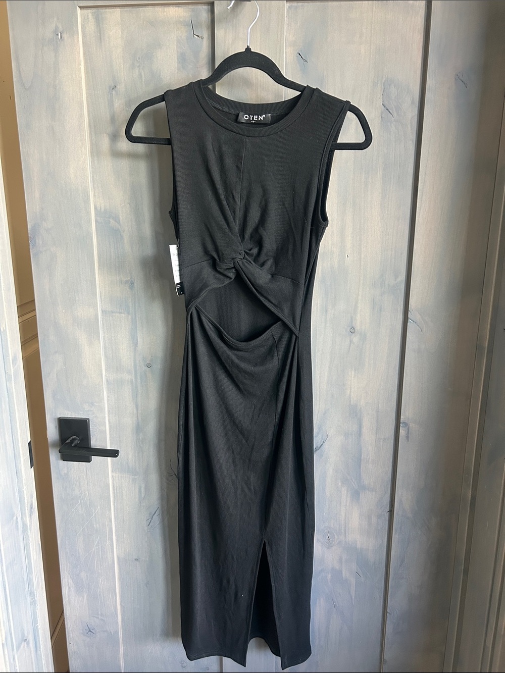 OTEN Black Knotted Cutout Midi Bodycon Dress with Slit
Size- Small